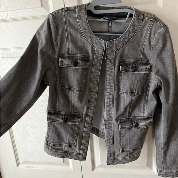 White House Black Market Women’s Gray Denim Jacket - Classic Pocket Detail - Picture 2 of 8